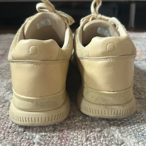 🚨LAST CHANCE🚨 Everlane the trainer sold out suede sneakers cream yellow beige - Picture 6 of 10